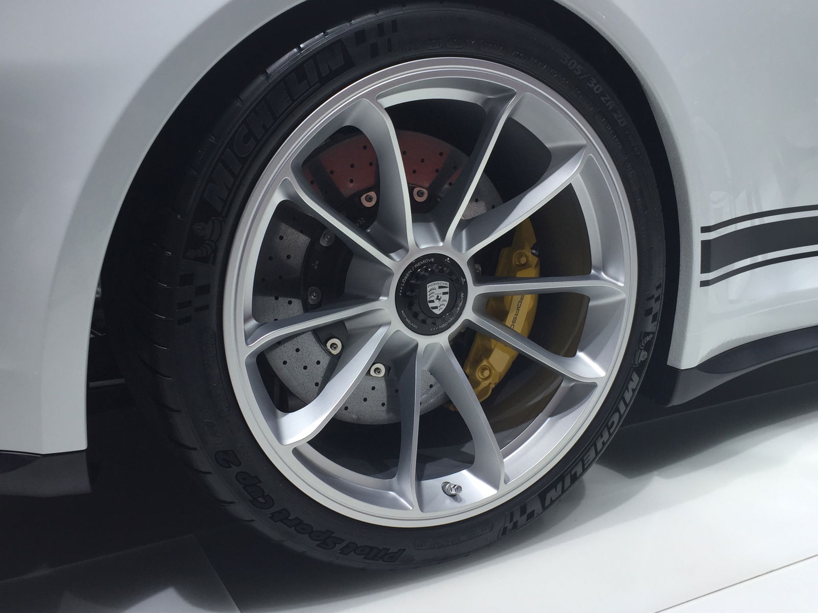 Here's The Porsche 911 R In All Its 493bhp Manual Gearbox Glory
