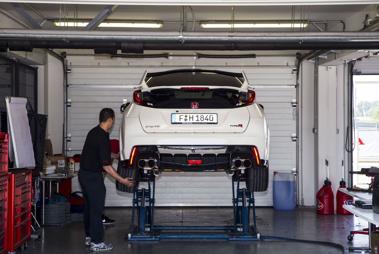 The torsion beam of the FK2 Honda Civic Type R is stiff enough to negate the need for a rear anti-roll bar