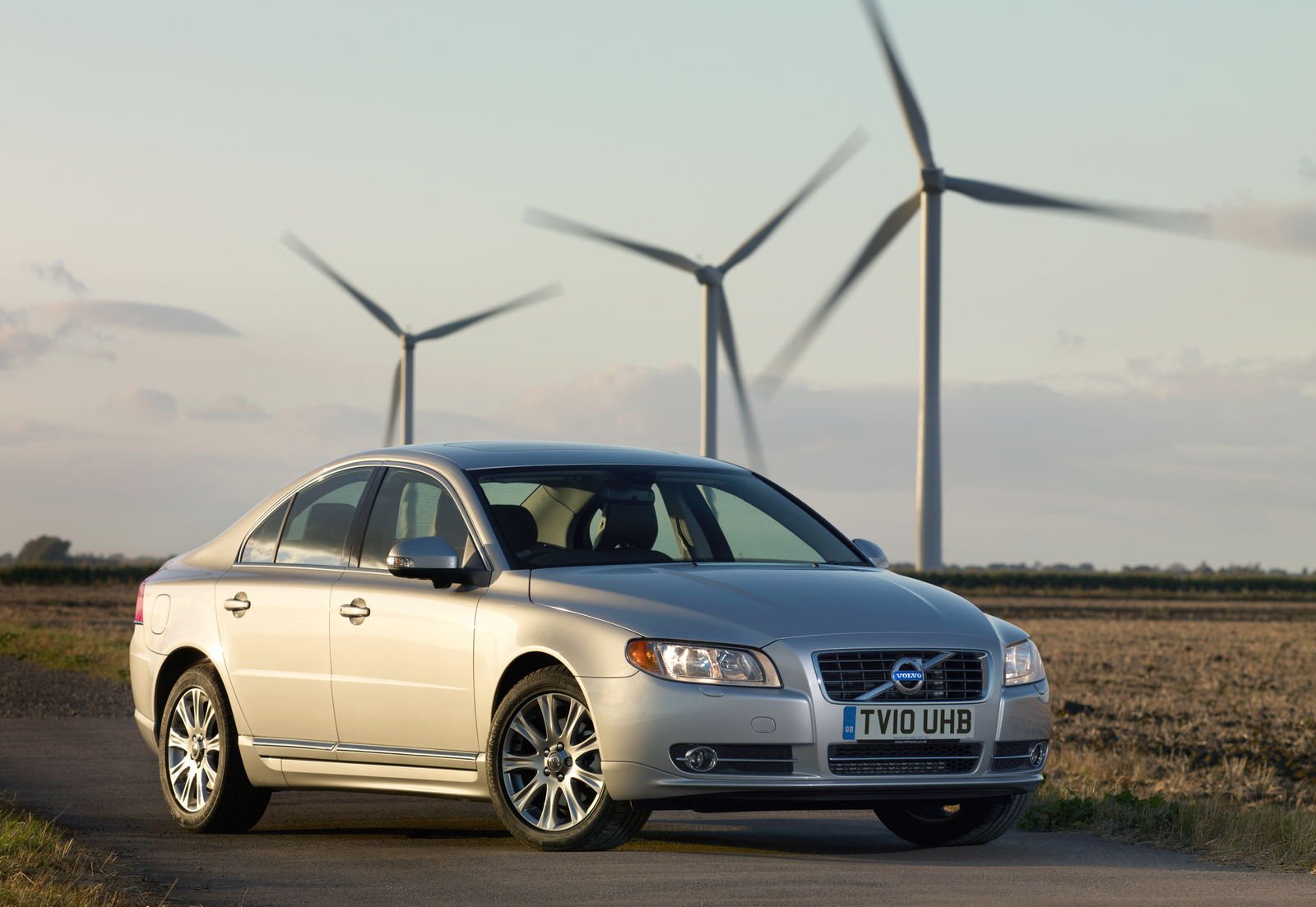 6 Ordinary Cars That Share Engines With Exotics