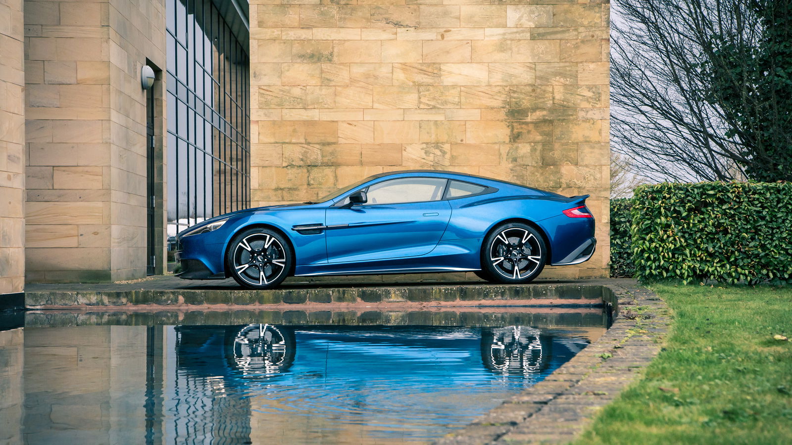 Aston Martin Vanquish S Review: The Old-School V12 Hero That's Better Than Ever