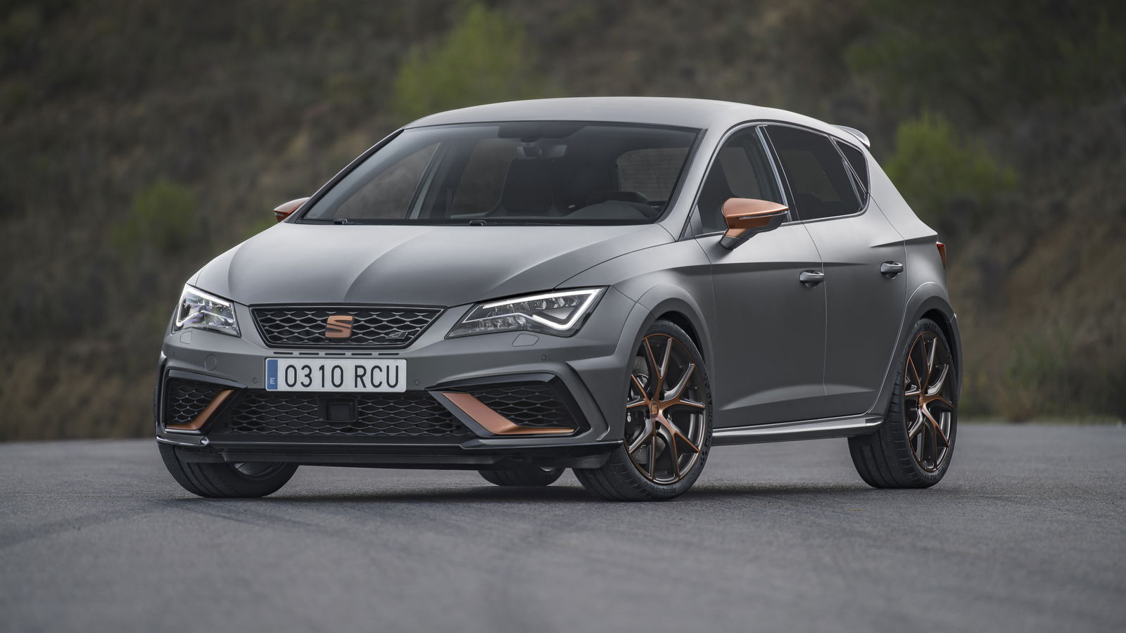 Seat Leon Cupra R Review: The Spanish GTI Clubsport S?