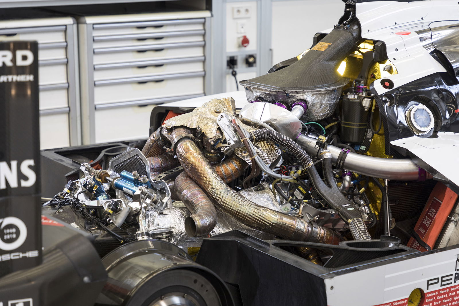 Take A Look At The Naked Details Of The Porsche 919 Hybrid LMP1 Car