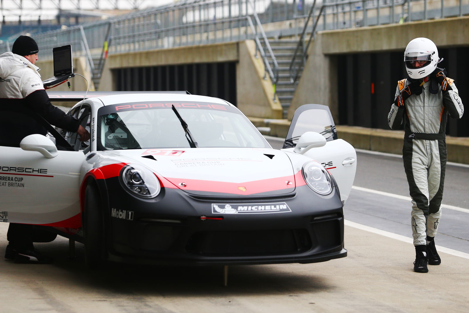 I Almost Crashed A Porsche 911 GT3 Cup In The First Five Minutes Of Driving It