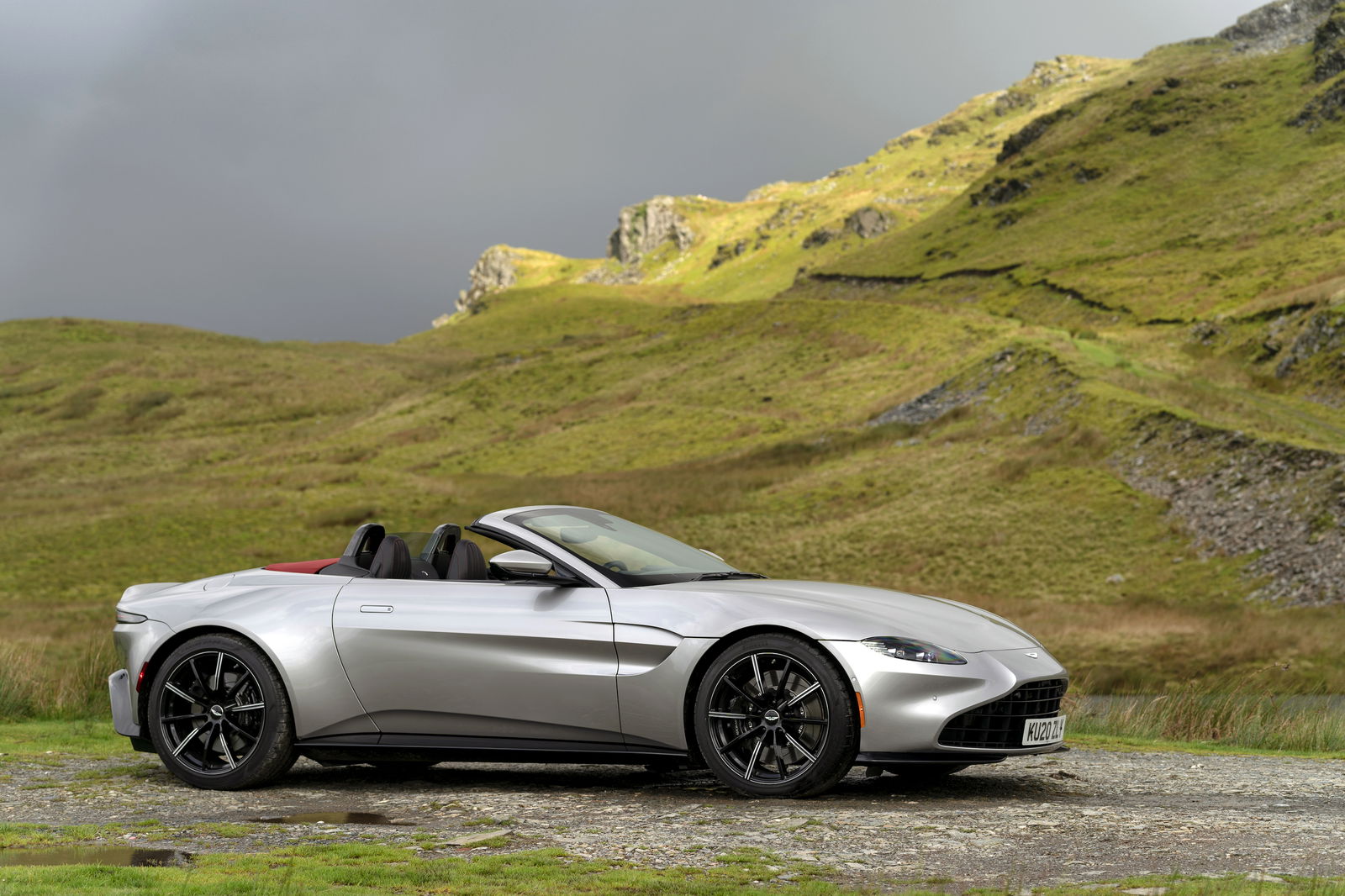 Aston Martin Vantage Roadster Review: Better With No Roof?