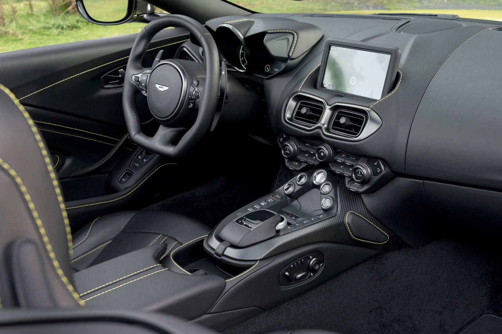 Aston Martin Vantage Roadster Review: Better With No Roof?