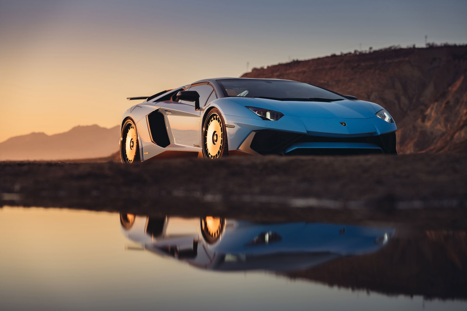 Why The McLaren Artura Has The First-Ever Production 120-Degree V6