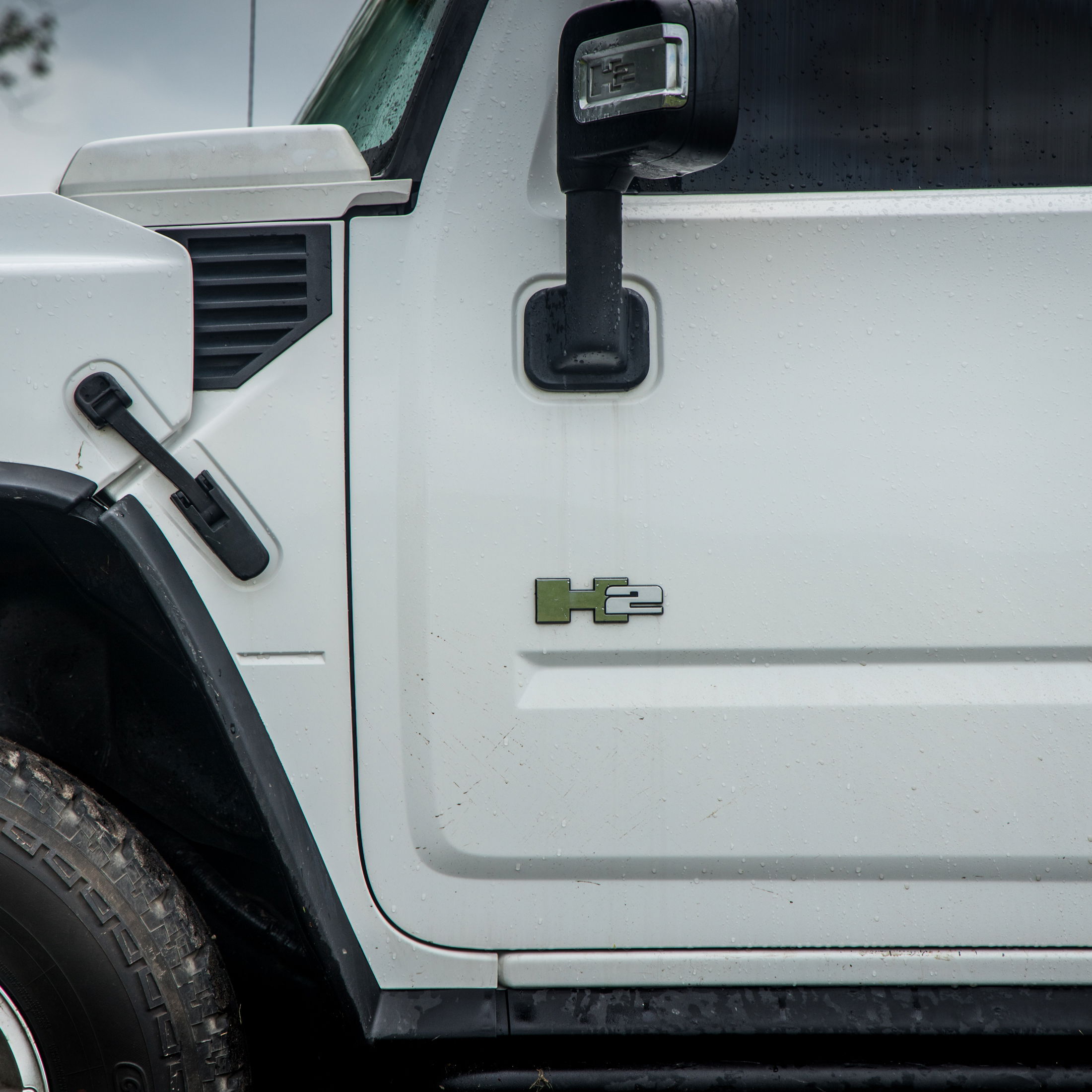 Here's Why the Hummer H2 Is the Most Embarrassing Car You Can Drive