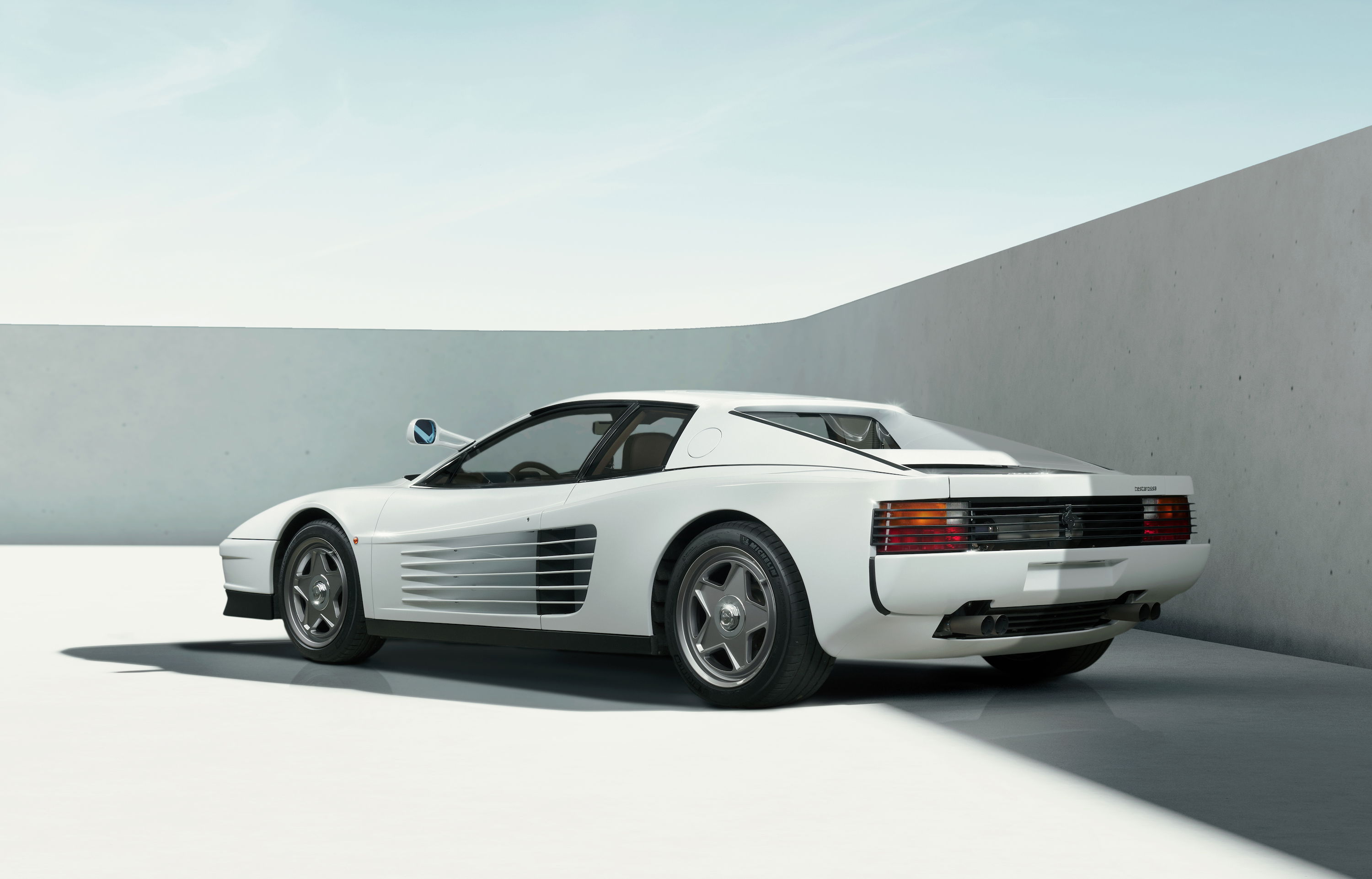 京商 Ferrari testarossa Late Version This 503bhp Ferrari Testarossa Restomod Has A 9000rpm-Capable Flat