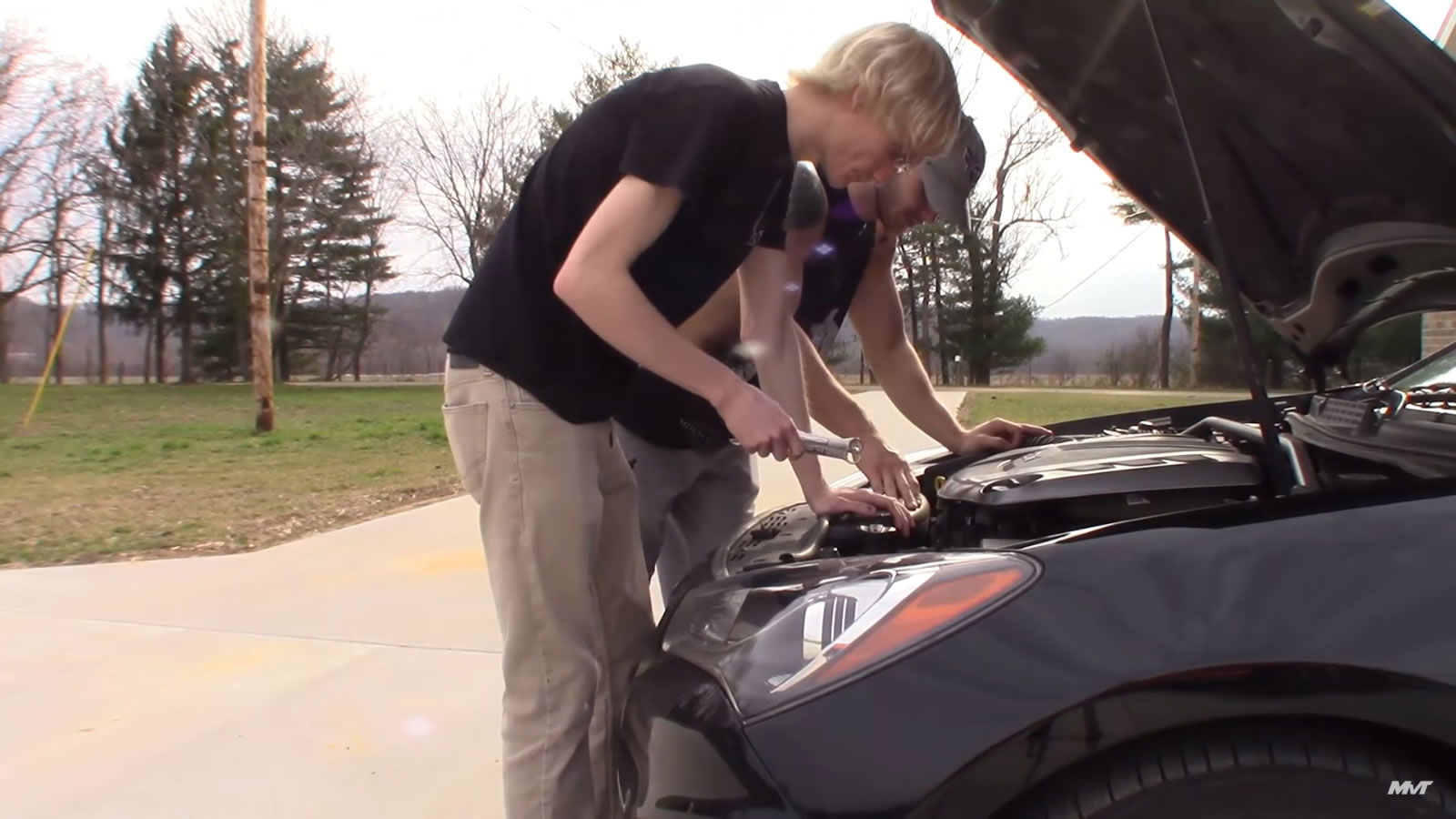 Spend time with someone to talk about cars is a good chance to encourage him to keep interested in them