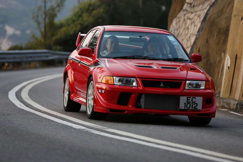 The Lancer Evolution VI Tommi Makinen edition was available in red with white enkei rims and stripes in order to resemble the appearence of the rally livery.
