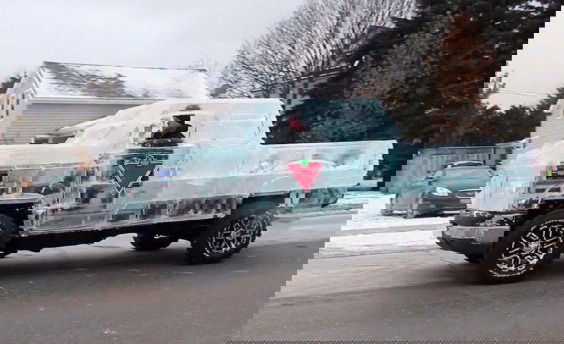 No, this is not how we build cars in Canada. Although this truck made out of ice was fully functional, it was only made as a PR stunt for the Canadian Tire auto parts chain.