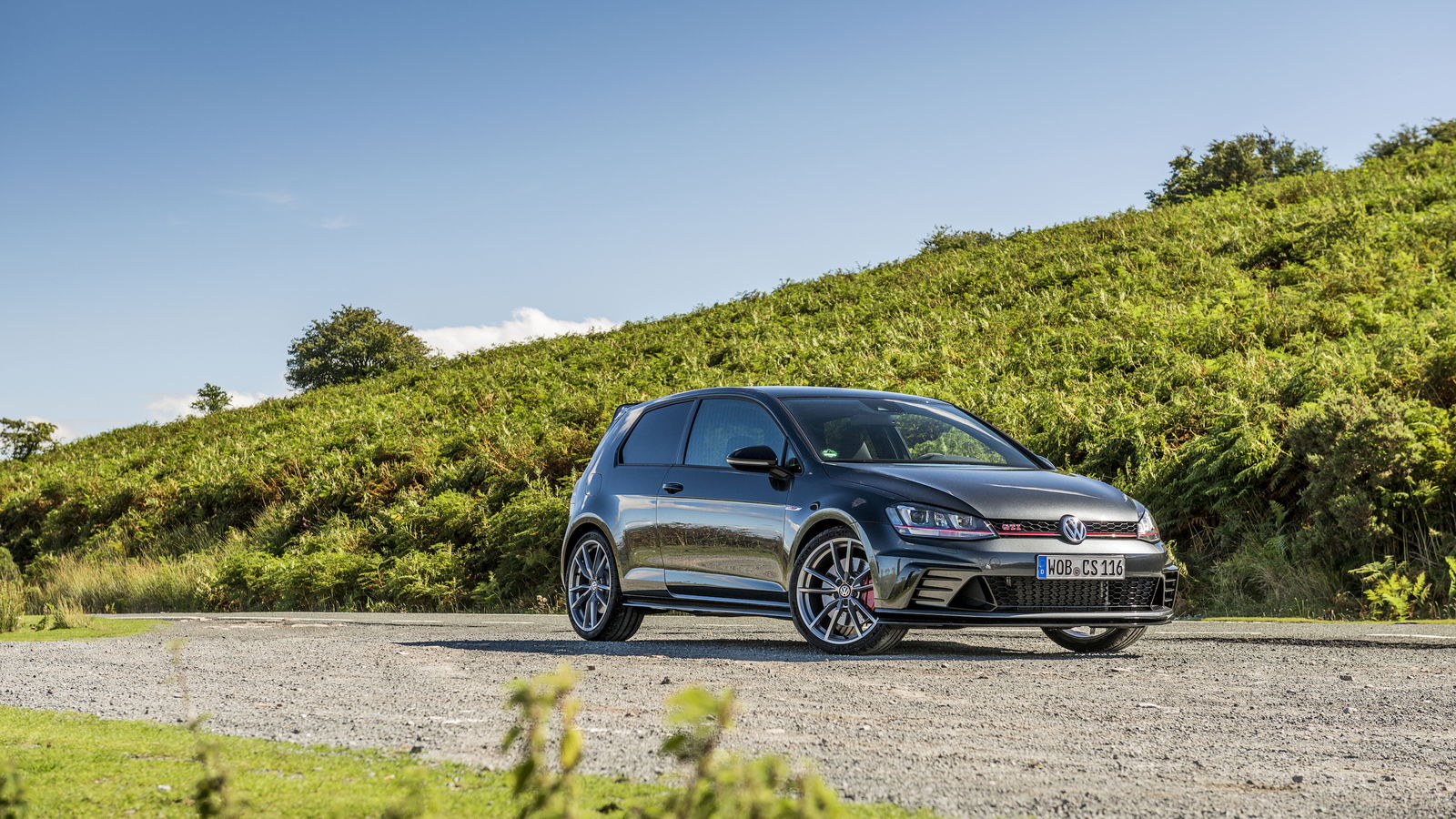 Hooning A VW Golf GTI Clubsport S On A Mountain Road Was My Idea Of Hot Hatch Perfection