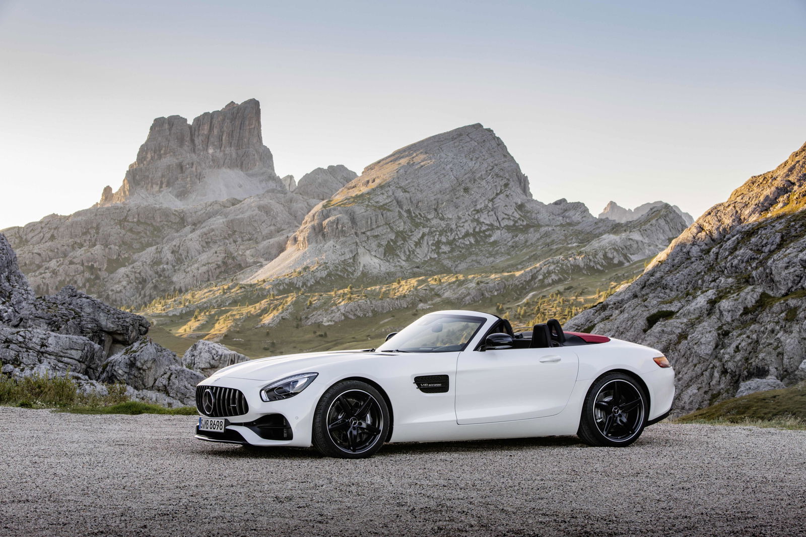 The Mercedes-AMG GT C Roadster Is A 547bhp Drop Top With An Angry Face