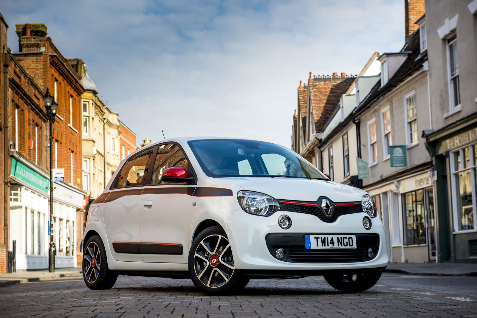 10 More Smells that Turn Petrolheads On