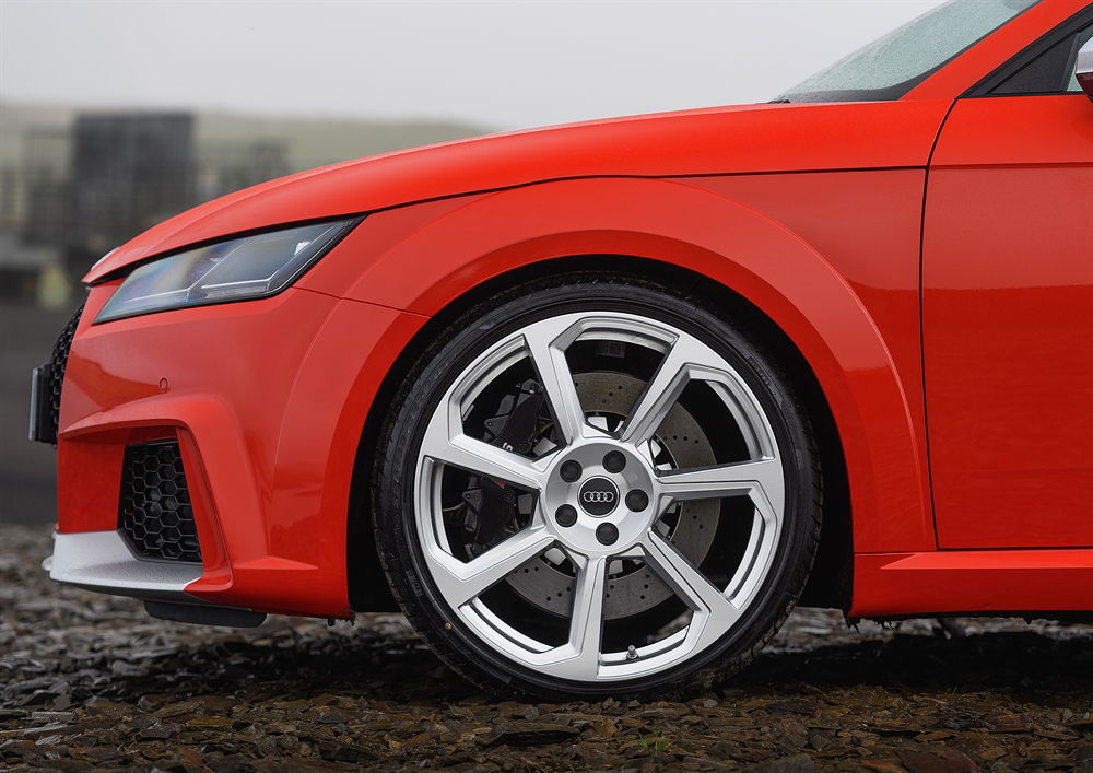 Audi R8 Spyder Review: The Supercar You’ll Drive Topless However Damn Cold It Is