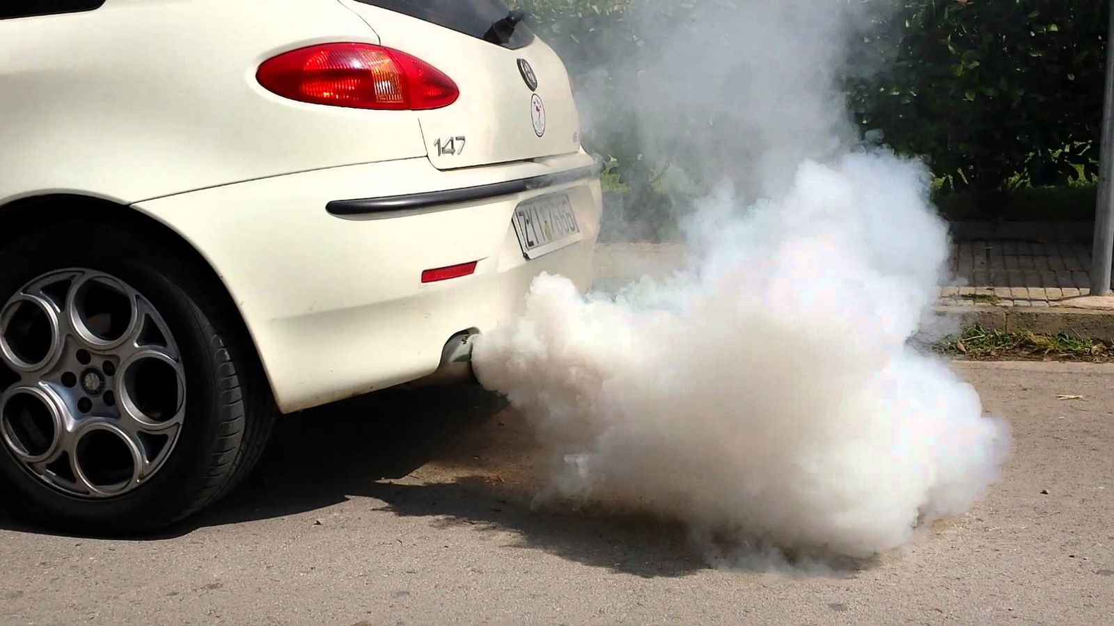 Watch This Scumbag Steal An Old Lady's Car Using The Oldest Trick In The Book