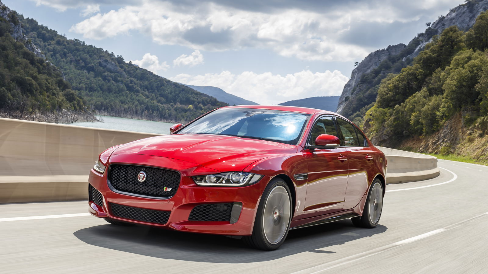 The New 375bhp Jaguar XE S Is The Closest Thing To A BMW M3 That JLR Makes