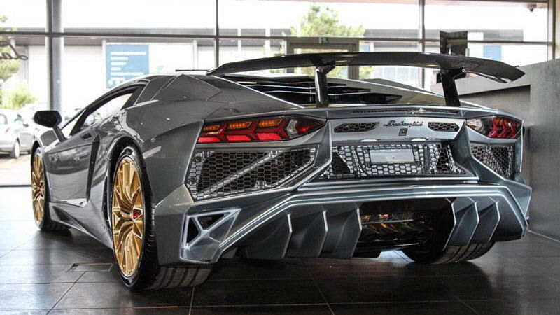 A Lamborghini Aventador SV With Porsche 918 Paint Is Weirdly Awesome
