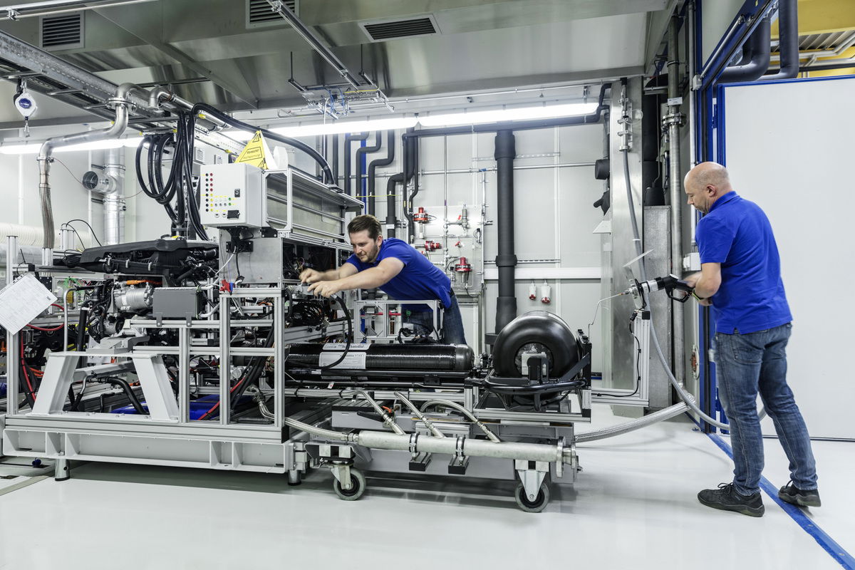 The Mercedes-Benz GLC F-Cell Is A Hydrogen-Electric Hybrid For The Next Generation