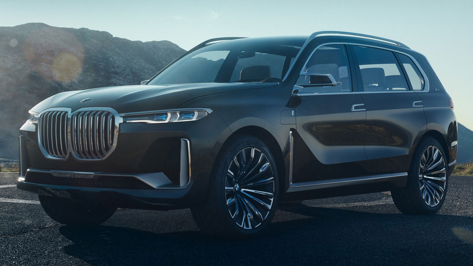 The BMW X7 Concept Has Been Leaked, And Its Kidney Grilles Are Obscene