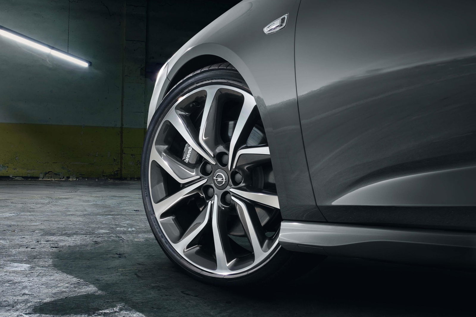 The Vauxhall Insignia GSi Is Somehow Faster On Track Than The Old VXR