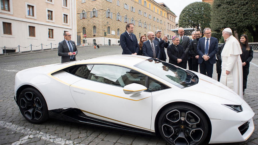 Lamborghini Has Given The Pope A Huracan
