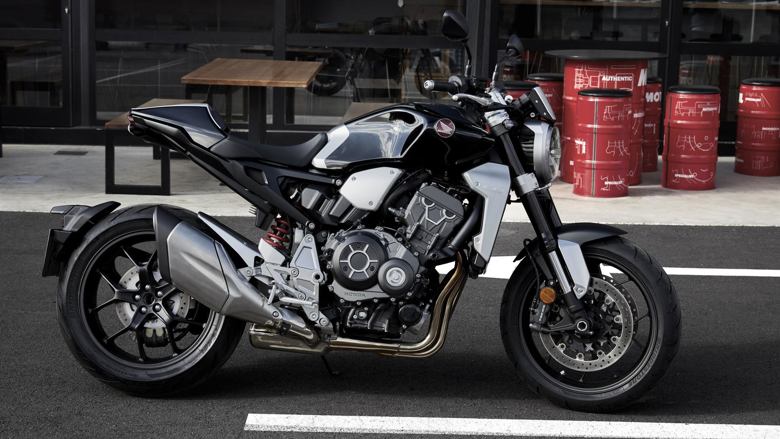 The Honda CB1000R Is An Effortlessly Cool Cafe Racer Tribute