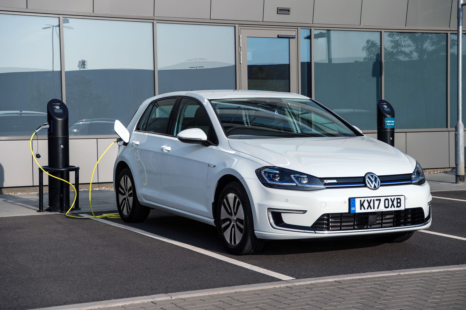 Electricity Grid Boss Says Peak-Time EV Charging Should Cost More