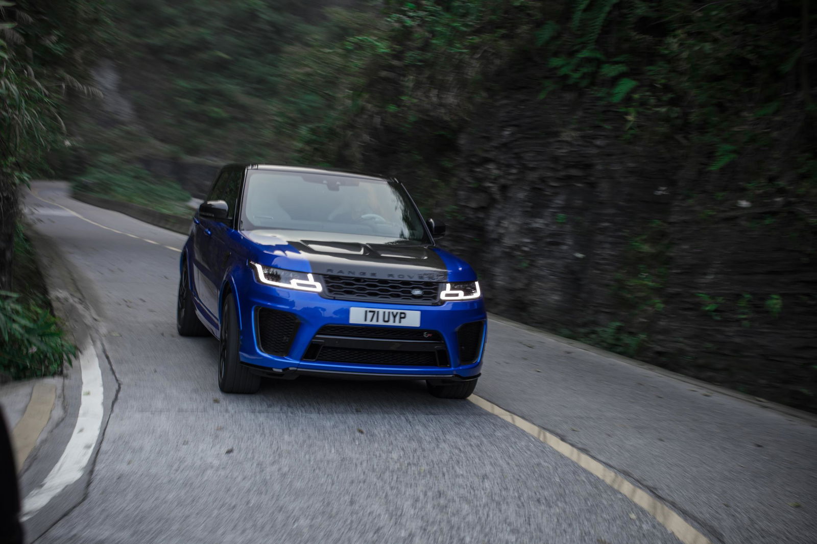 Watch A Range Rover Sport Belt Up A Mountain Pass Faster Than A Ferrari