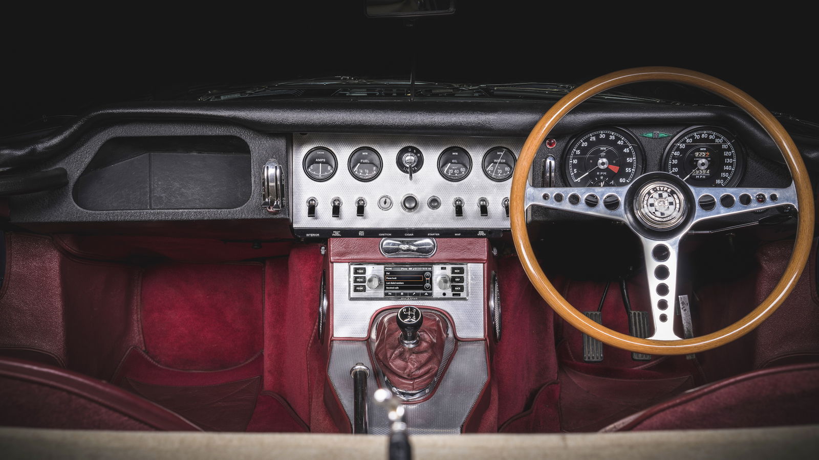 Jaguar Land Rover Has Released A Gorgeous Classic-Look Infotainment Unit