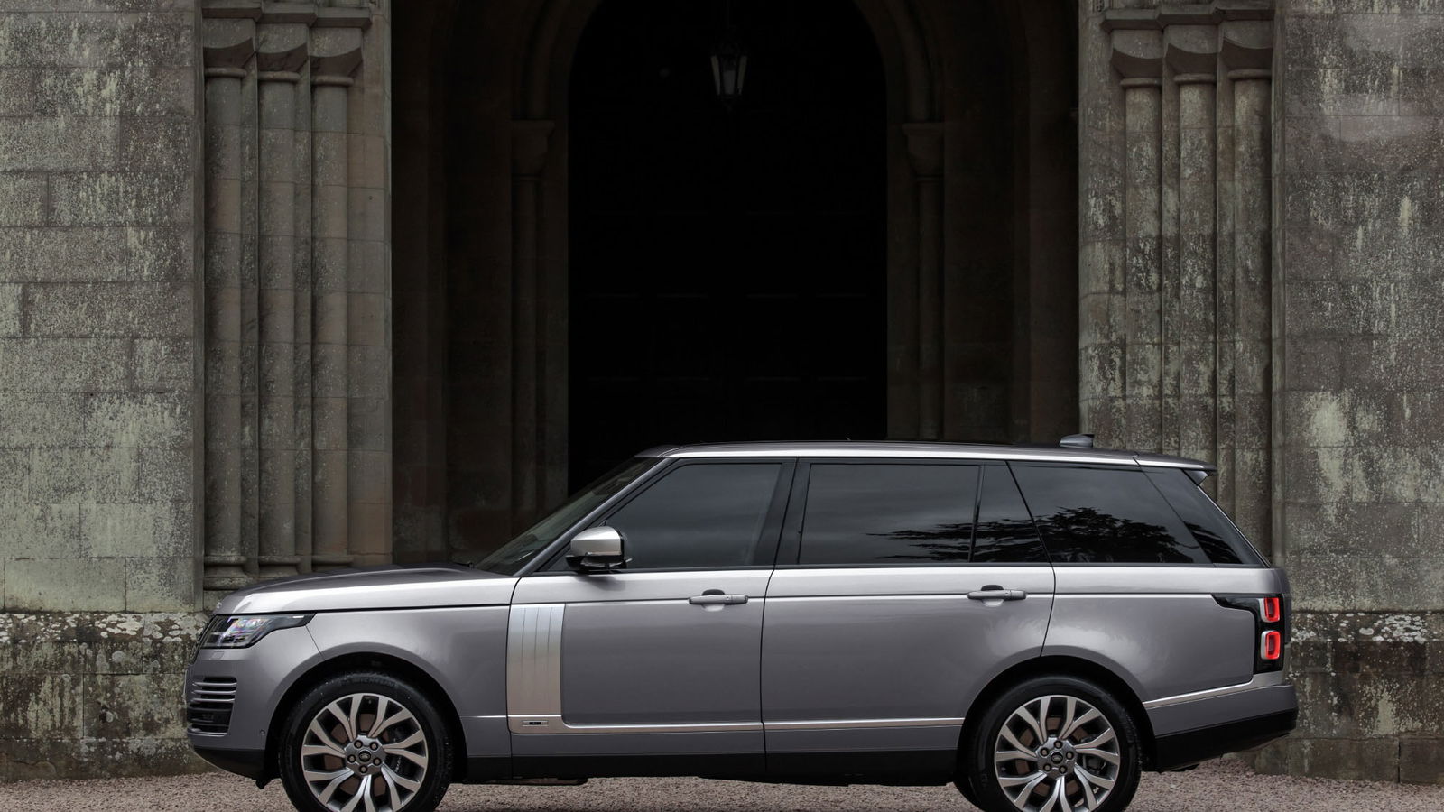 The New Straight-Six, Mild Hybrid Range Rover Laughs At Discomfort