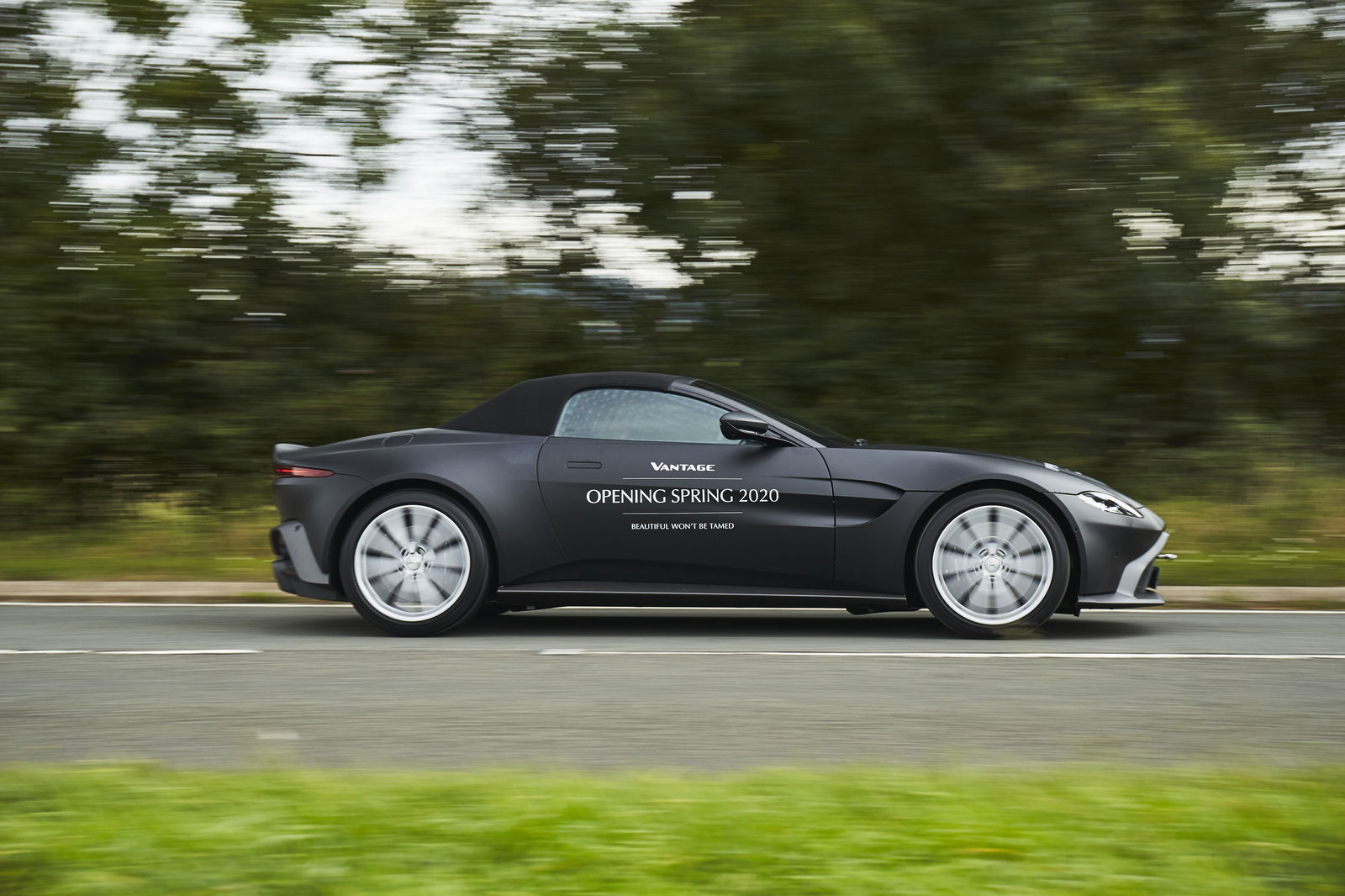 As with the last Aston Martin Vantage Roadster, the new one will use a folding fabric roof