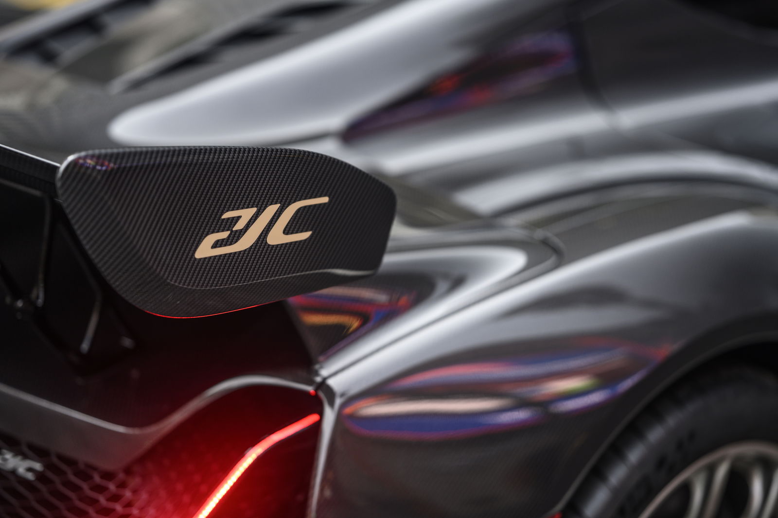 Cupra Leon's Angry Face Teased, Plug-In Hybrid Powertrain Confirmed