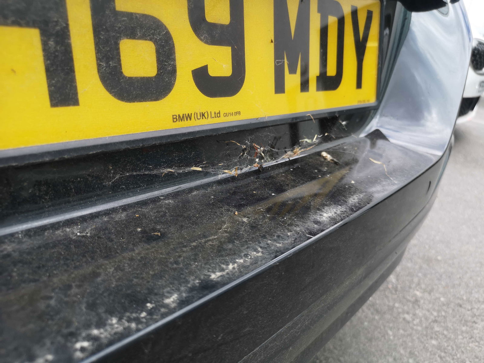 Angry Neighbours Fill Mustang’s Loud Exhaust With Expanding Foam