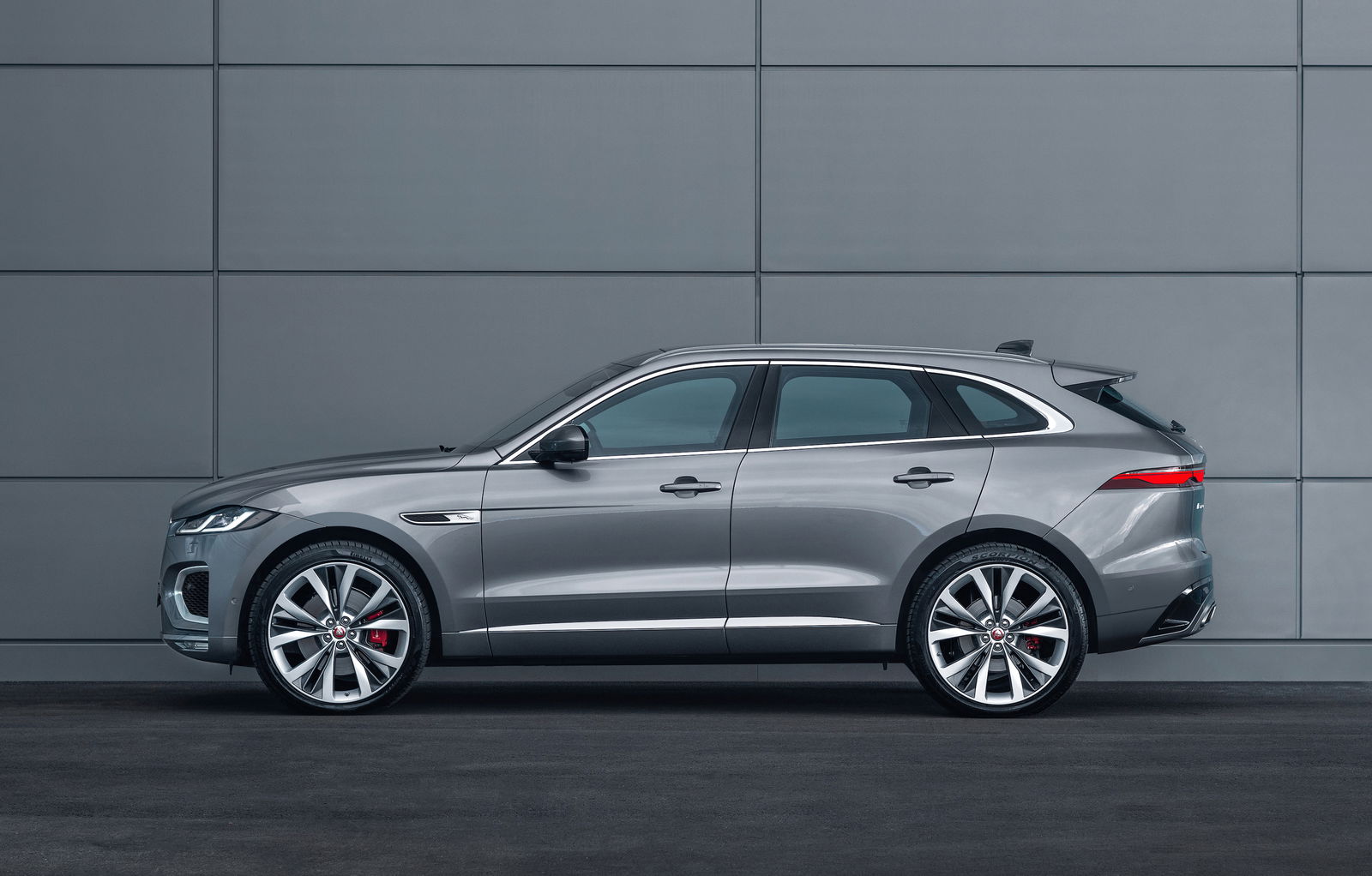 The Tweaked Jaguar F-Pace Has A New 400bhp Straight-Six
