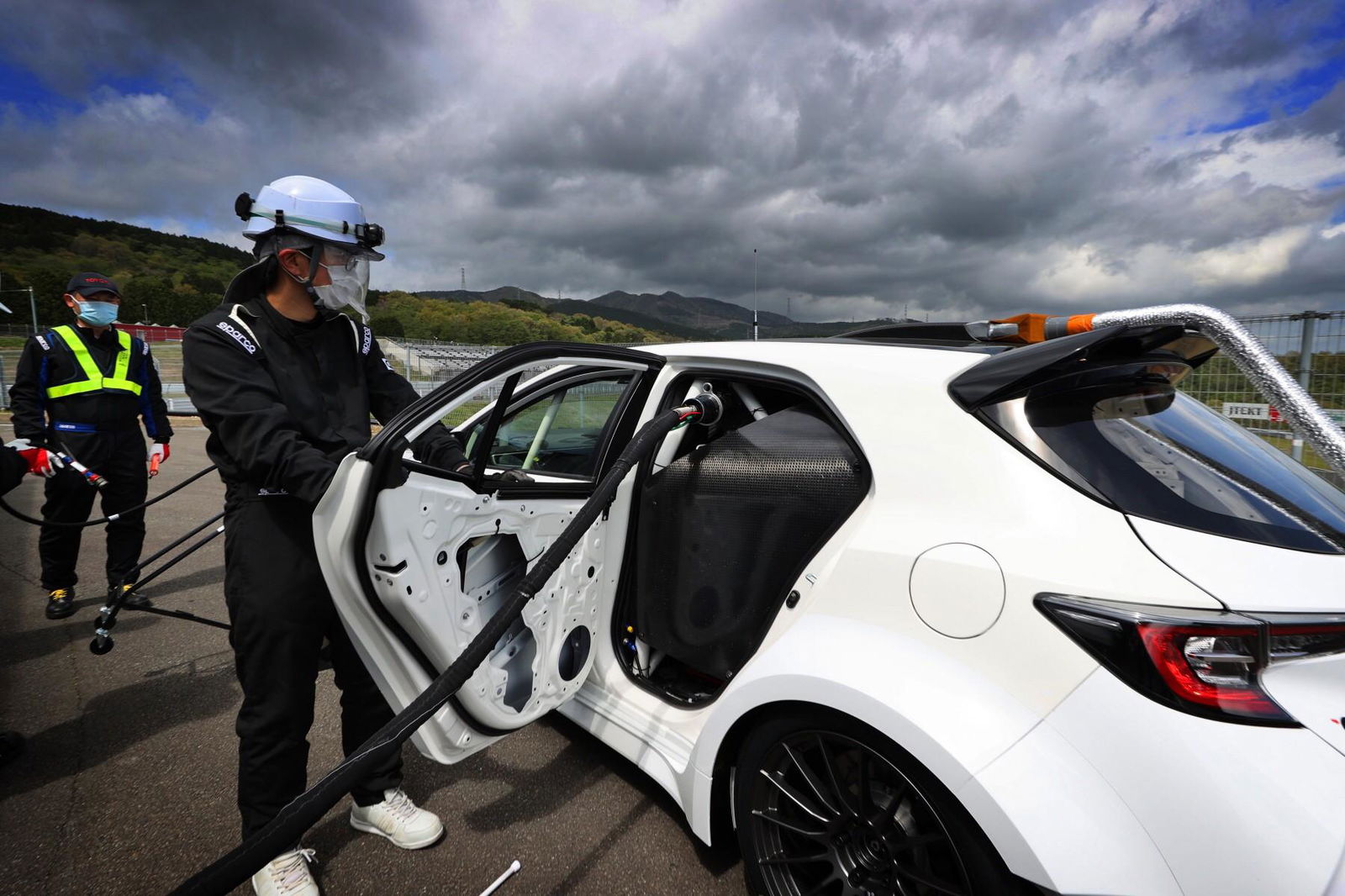 This Bugatti Chiron Vs Jet Fighter Racer Is A New Take On An Old Idea