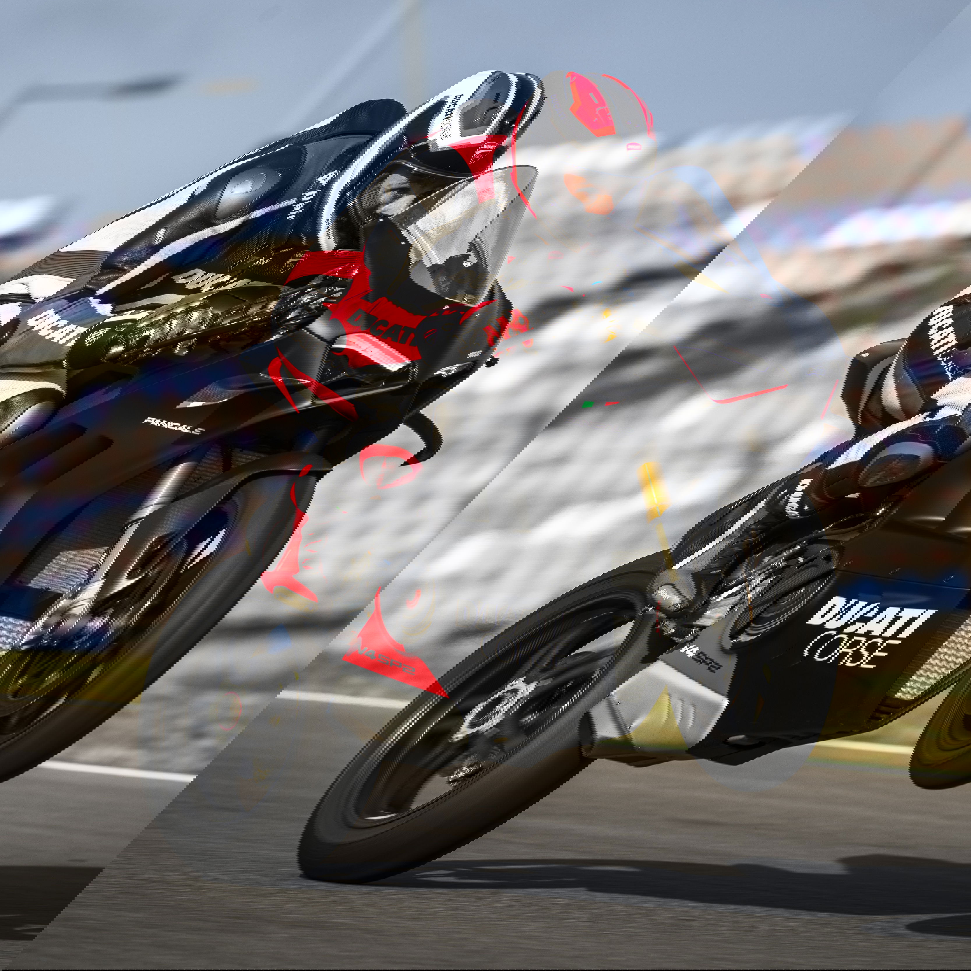 This Super-Friendly Cop Fist-Bumps A Wheelying Biker