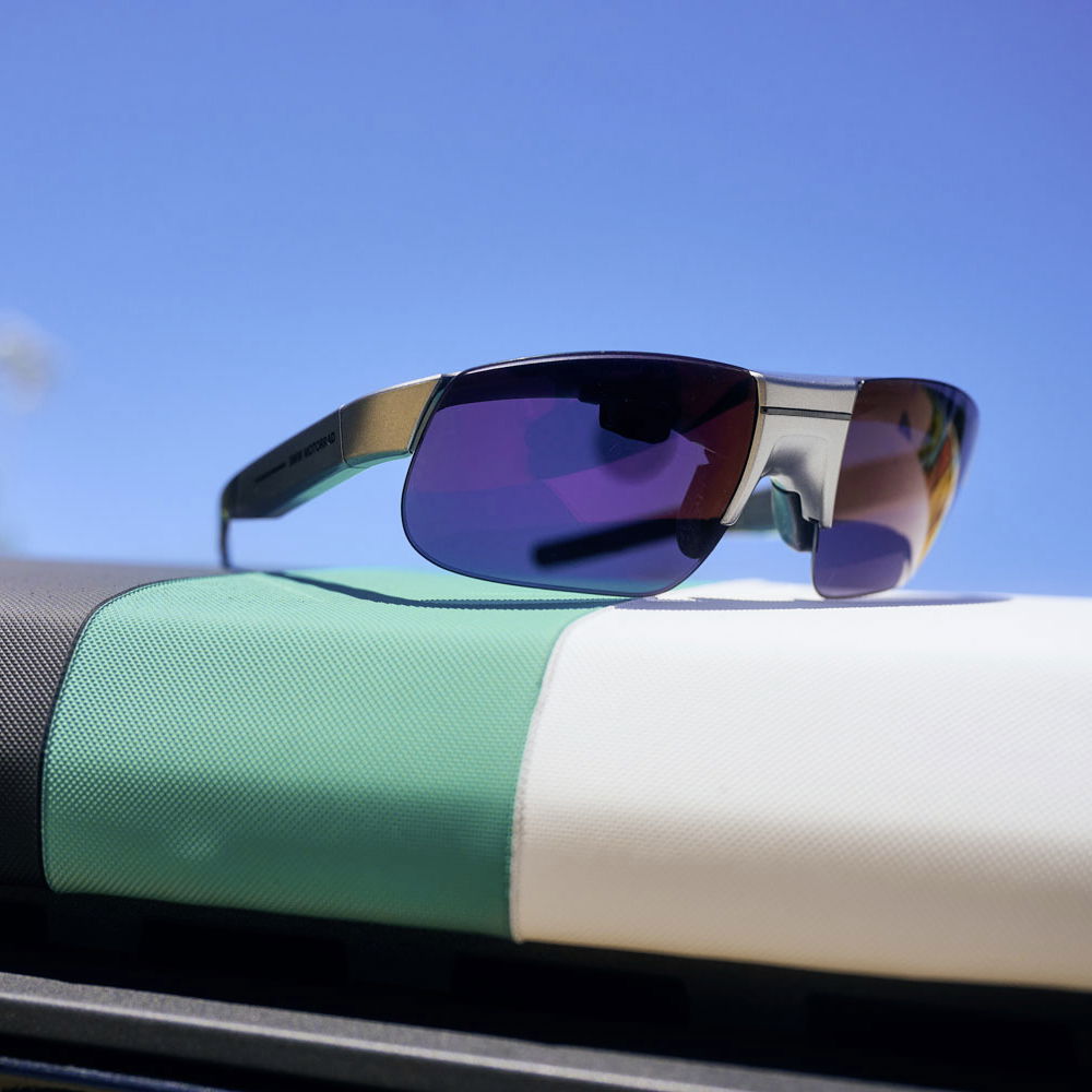 This Super-Friendly Cop Fist-Bumps A Wheelying Biker